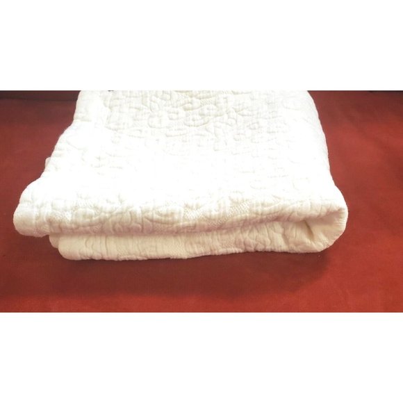 Vera Wang Bedding Vera Wang Pillow Sham Quilted 23 X 37 Cotton Snow